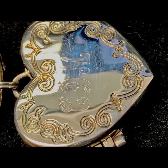 Pre engraved silver plated 4 pict locket key fob - Picture 4 of 4
